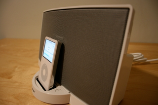 Illustration for article titled iPod Dock Bracket, Bose SoundDock vs. Logitech AudioStation